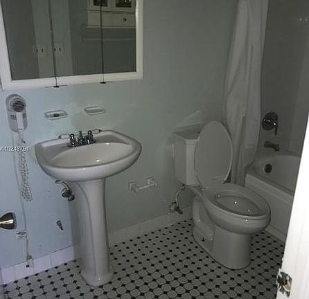 5th image of 1465 NE 123rd St APT 310