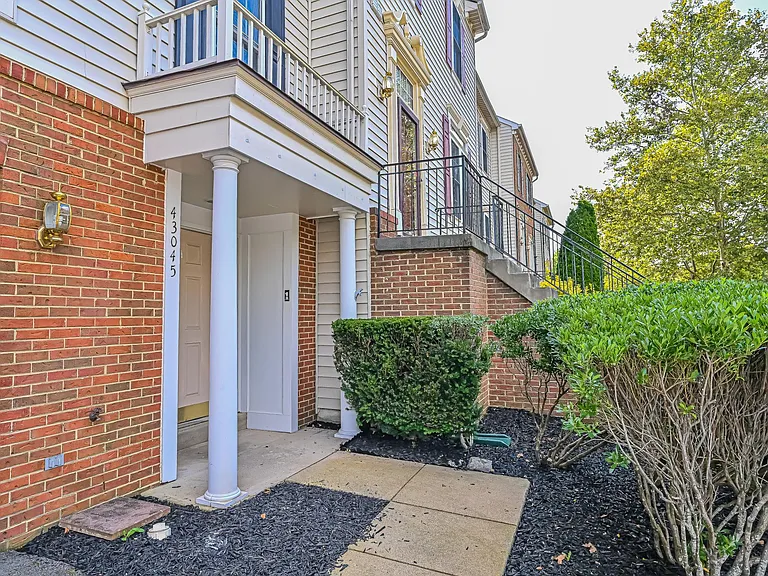 43045 Golf View Dr — Photo 2