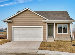 395 Commons Dr, Carlisle, IA 50047