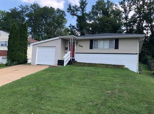 244 Lakeside Dr, Ballwin, MO 63021