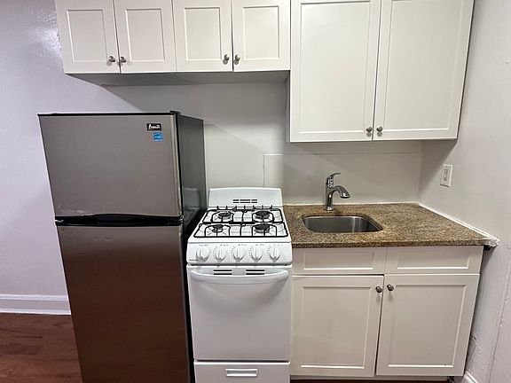 5th image of 424 E 14th St APT 3B