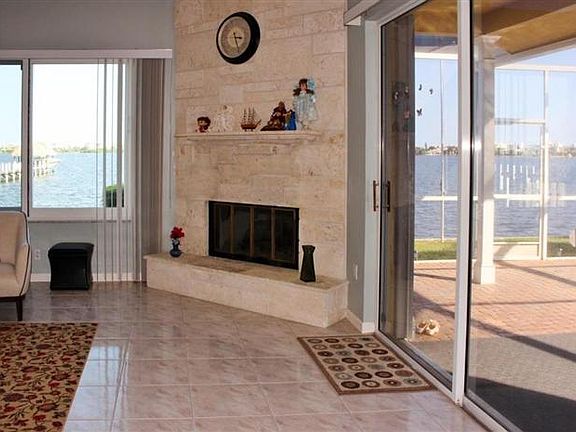 3rd image of 4 Lakeside Palms Ct