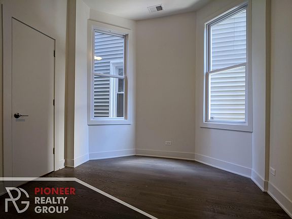5th image of 2120 W Belmont Ave #2F