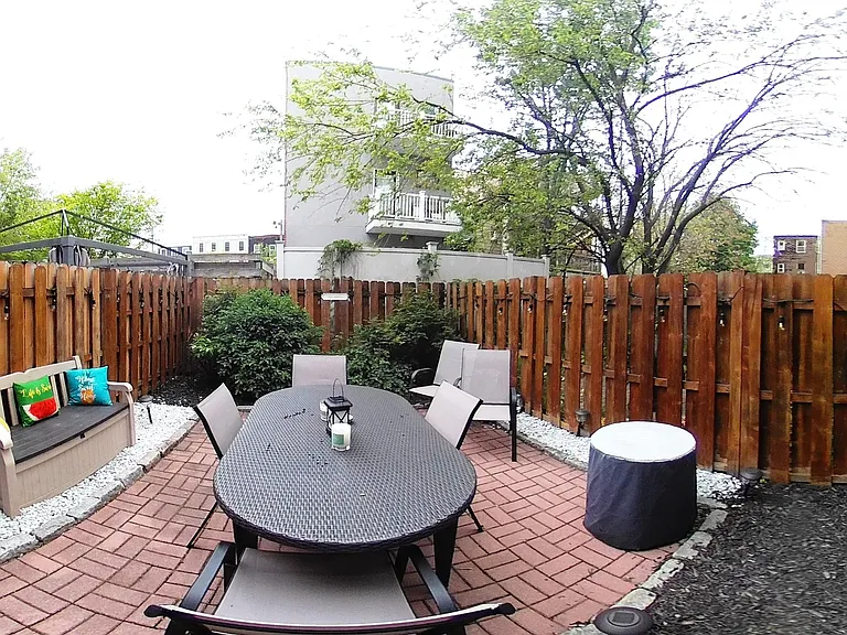 405 2nd St #1R — Photo 2