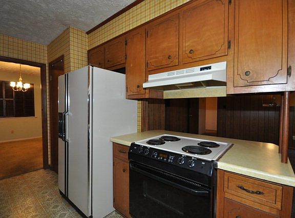 2nd image of 212 Oakridge Dr