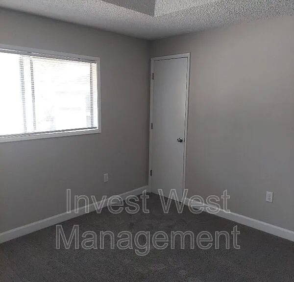 3015 E 20th St — Photo 9