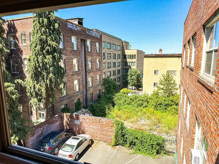 Belmont Apartments — Photo 14