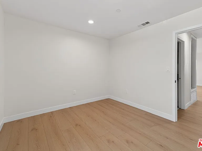 3436 Hunter St — Photo 8