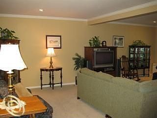 3rd image of 15167 Willowbrook Ln