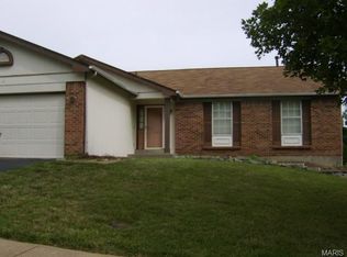 16117 Castlerea Blvd, Ellisville, MO 63021