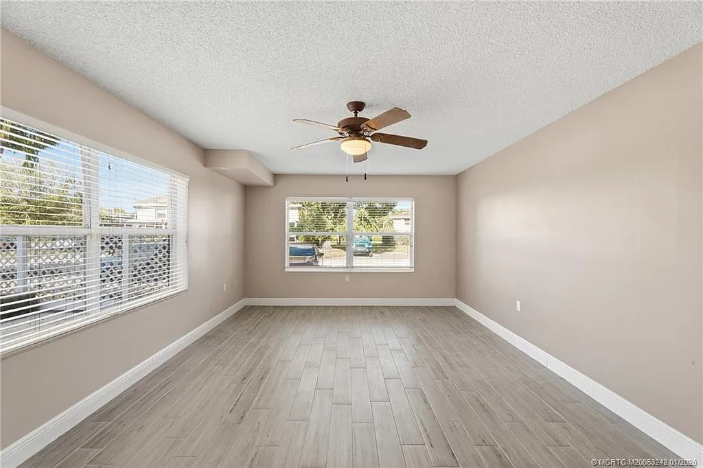 Building Photo - 3253 SW Sunset Trace Cir