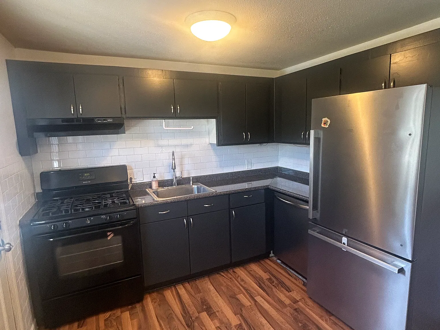 3 bed, 1100 sqft, $3,250 — Photo 2