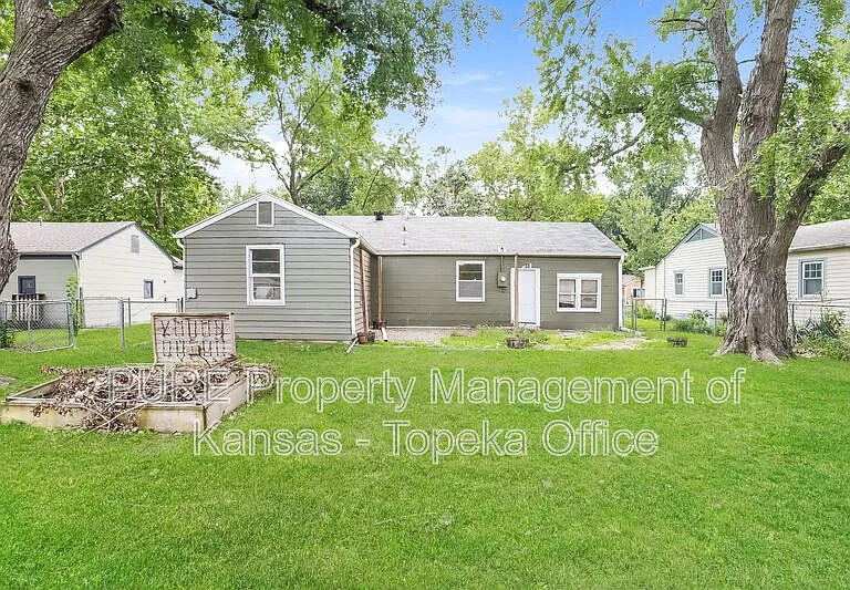 2416 SW 25th Dr — Photo 4