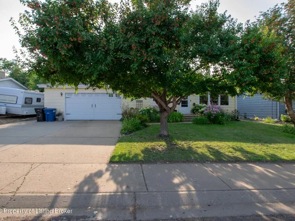 589 7th Ave E, Dickinson, ND 58601