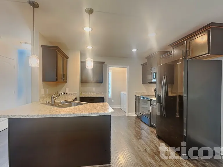 513 Sourwood Dr — Photo 4