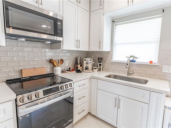 5th image of 2306 Corales St