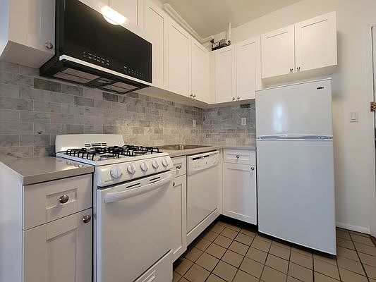 1st image of 343 E 85th St #3R********