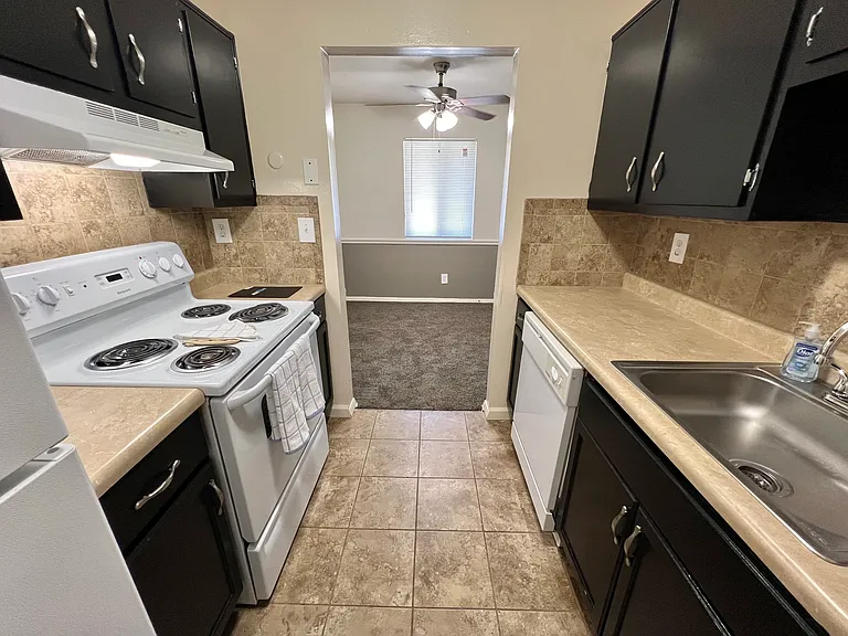Glenview Apartments — Photo 44