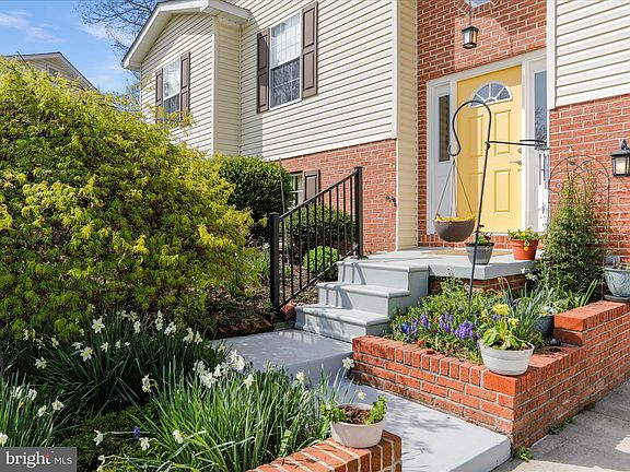 2nd image of 105 Blanche Cir