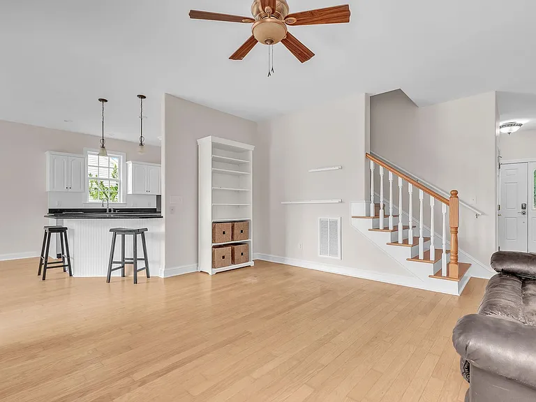 210 Raven Ridge Ct — Photo 7