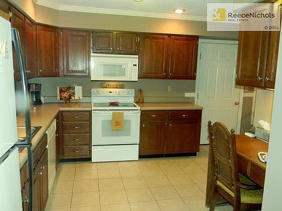 2nd image of 15113 Dearborn St