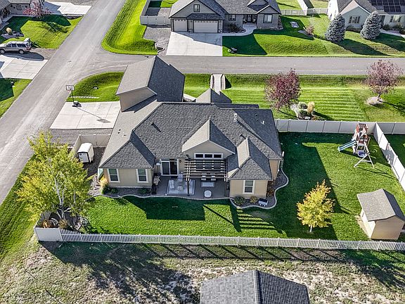 3rd image of 3807 Shenandoah Ln