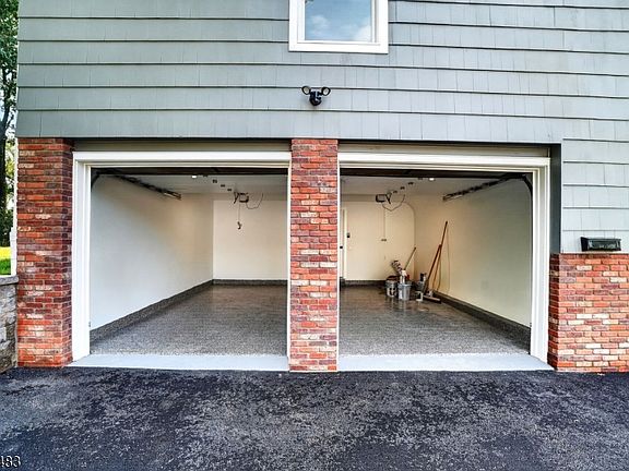 5th image of 910 Minisink Way