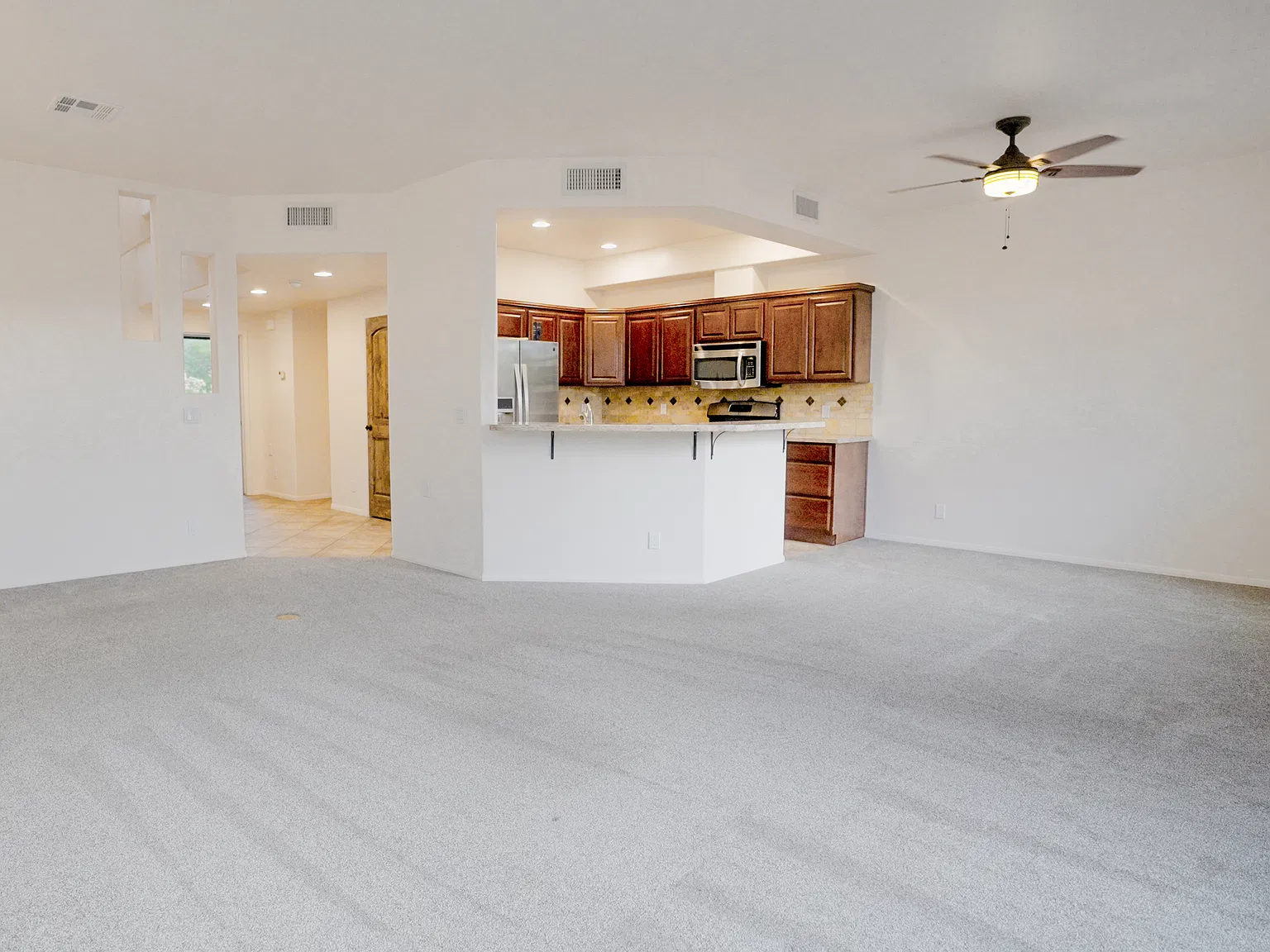 3 bed, 2017 sqft, $4,088 — Photo 2