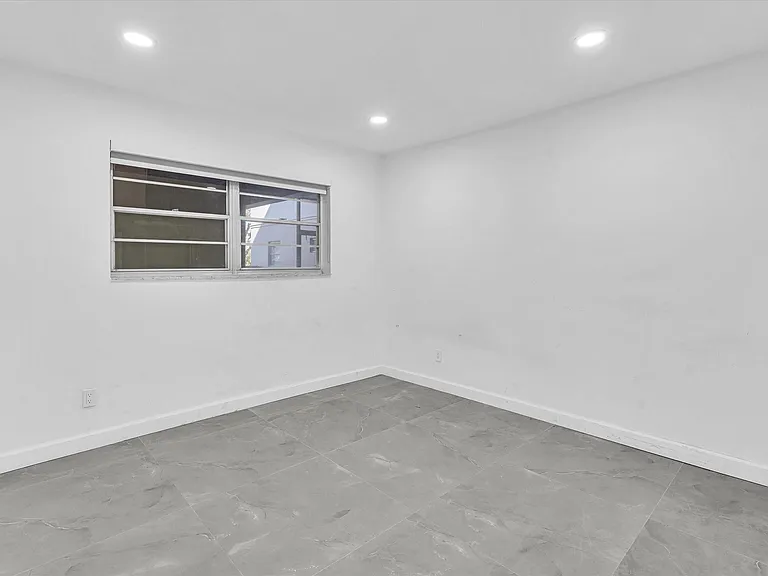 2451 SW 82nd Ave #108 — Photo 37