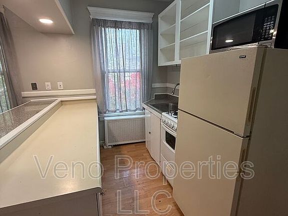 2nd image of 50 Manning Blvd APT 4