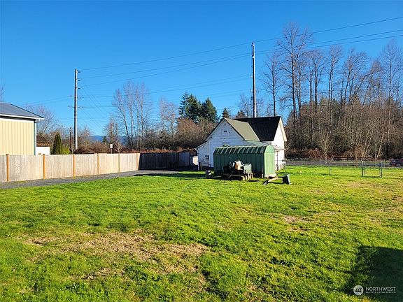 3rd image of 3704 127th Avenue NE