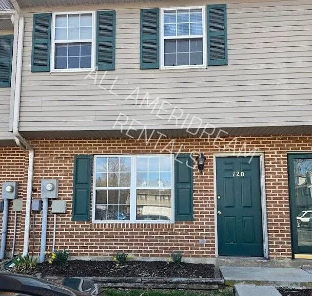 120 Orchard Ln — Photo 1