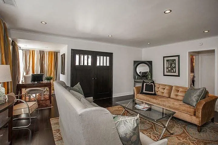 1098 Linden Ave — Photo 1