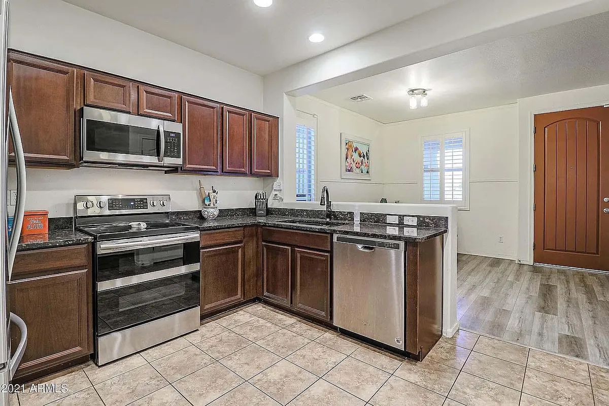 Building Photo - 2896 N Claire Dr
