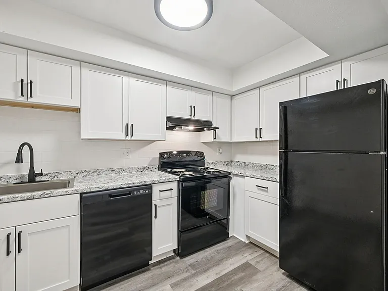 Pointe at Northern Woods — Photo 11