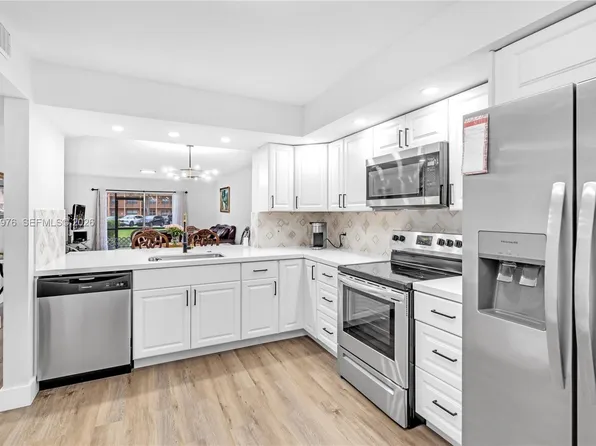 701 SW 142nd Ave APT 108S, Pembroke Pines, FL 33027