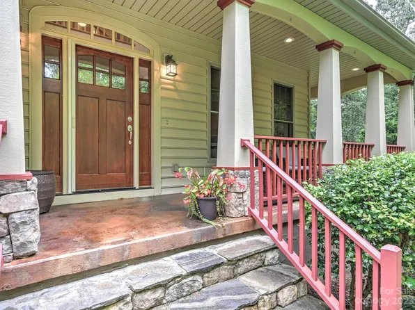 11 Landon Rd, Fairview, NC 28730