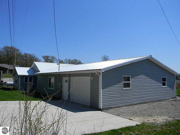 3rd image of 3720 Forest Dr