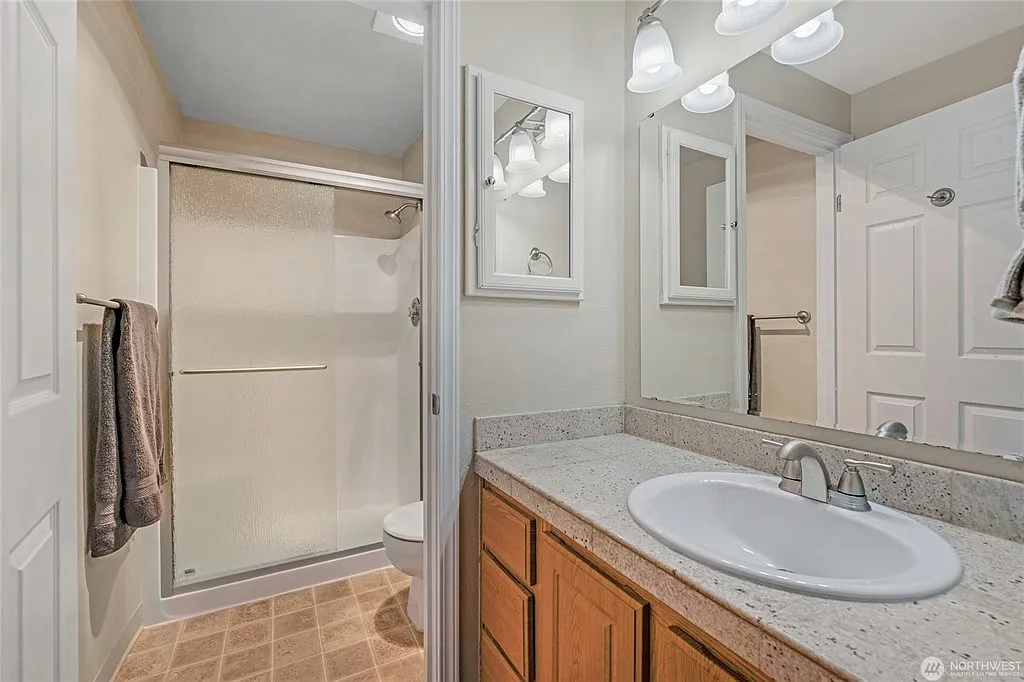 Kirkland Springs Condo — Photo 4