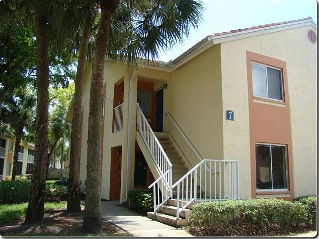 1st image of 1081 The Pointe Dr