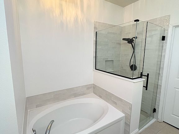 Fully renovated primary ensuite.