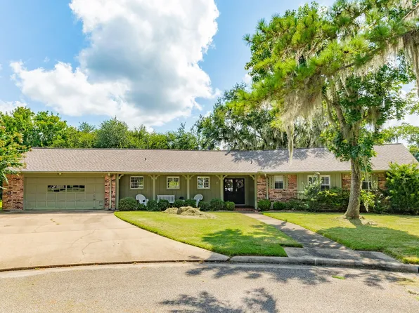 17 Seminole Ln, West Columbia, TX 77486