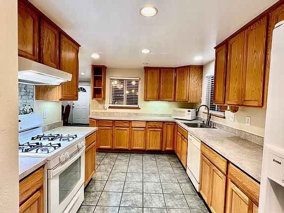 4th image of 14805 W Park Ave