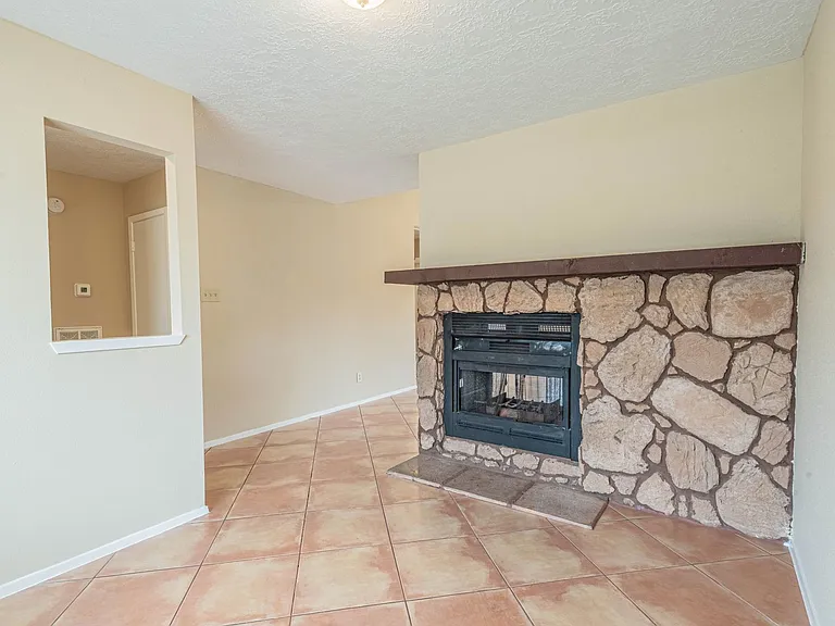 2516 Orion Dr — Photo 3