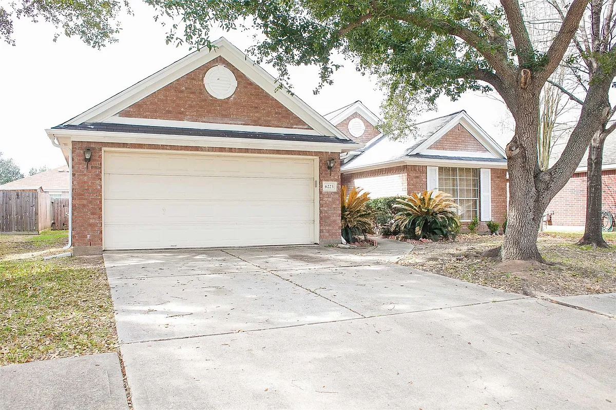 Building Photo - 6223 Newbury Dr