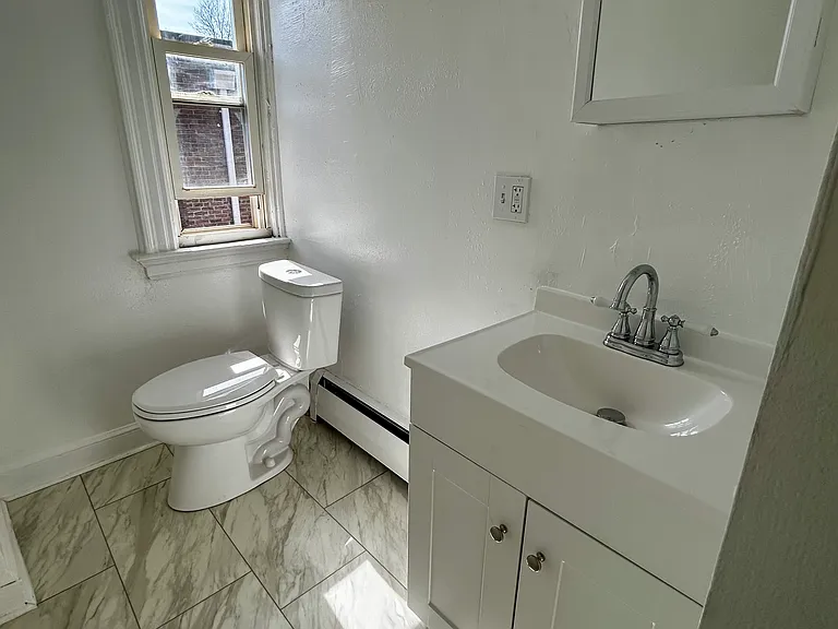 400 Whitney Ave #17 — Photo 15