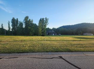 205 Inverness Dr, Lake City, MN 55041