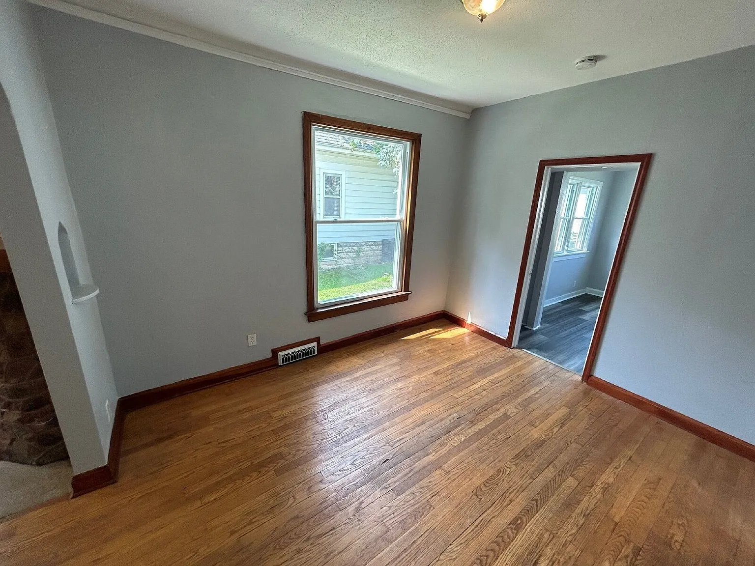 2 bed, 1.0 bath, $1,295 — Photo 4