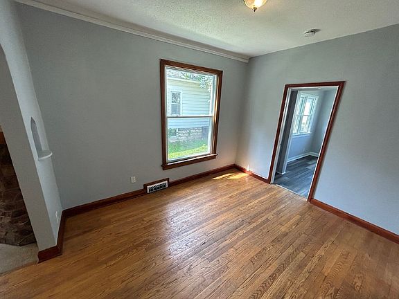 4th image of 3269 S New York Ave