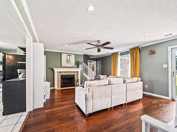 5th image of 35 Wisteria Ln